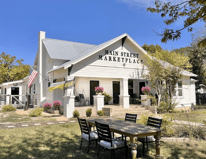 🛍️ A family-run spot for gifts and apparel photo tour